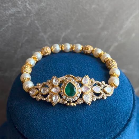 Gulzar Emerald Bracelet
