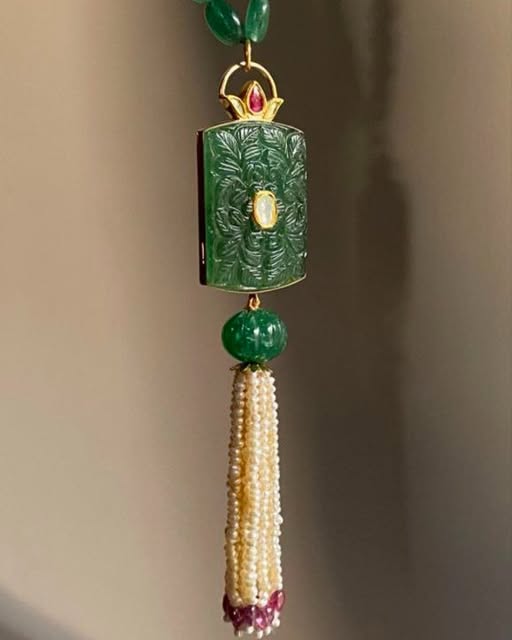 Sultan-E-Zamarrud Pendant