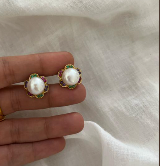 Pearl Drop 18 – Minimalist and modern