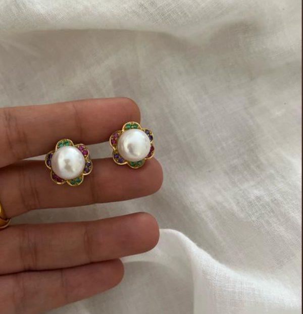 Pearl Drop 18 – Minimalist and modern