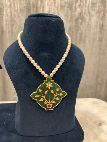 Arwa Emerald Radiance Pendant